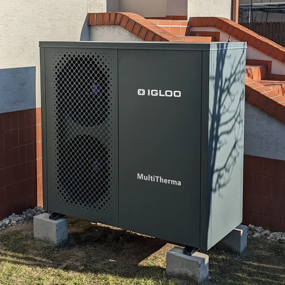 Pompa ciepła IGLOO MultiTherma na bloczkach betonowych