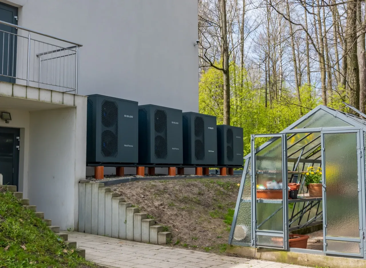 Naścienne moduły hydrauliczne IGLOO MultiTherma w kotłowni